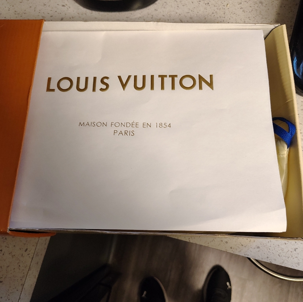 Louis Vuitton LV Trainer Women's Size 8.5 Men's 7 Triple White Custom Sneakers - Picture 12 of 12